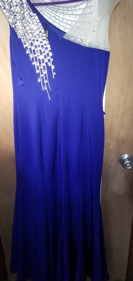 Dress - Picture 2 of 2